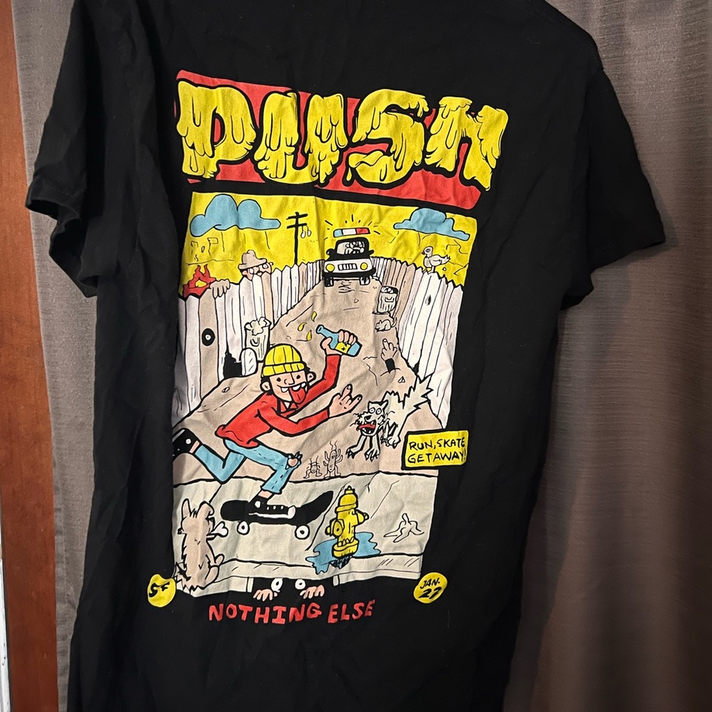 Mens Medium Graphic Tshirt